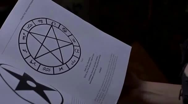 Chuckyho nevěsta (Jennifer Tilly,Brad Dourif,Katherine Heigl,Alexis Arquette 1998 Komedie Horor Thriller Dvdrip 1080p ) Cz dabing