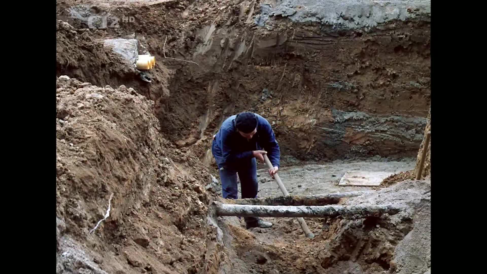 Panelstory aneb Jak se rodí sídliště {1979} komedie 1080p