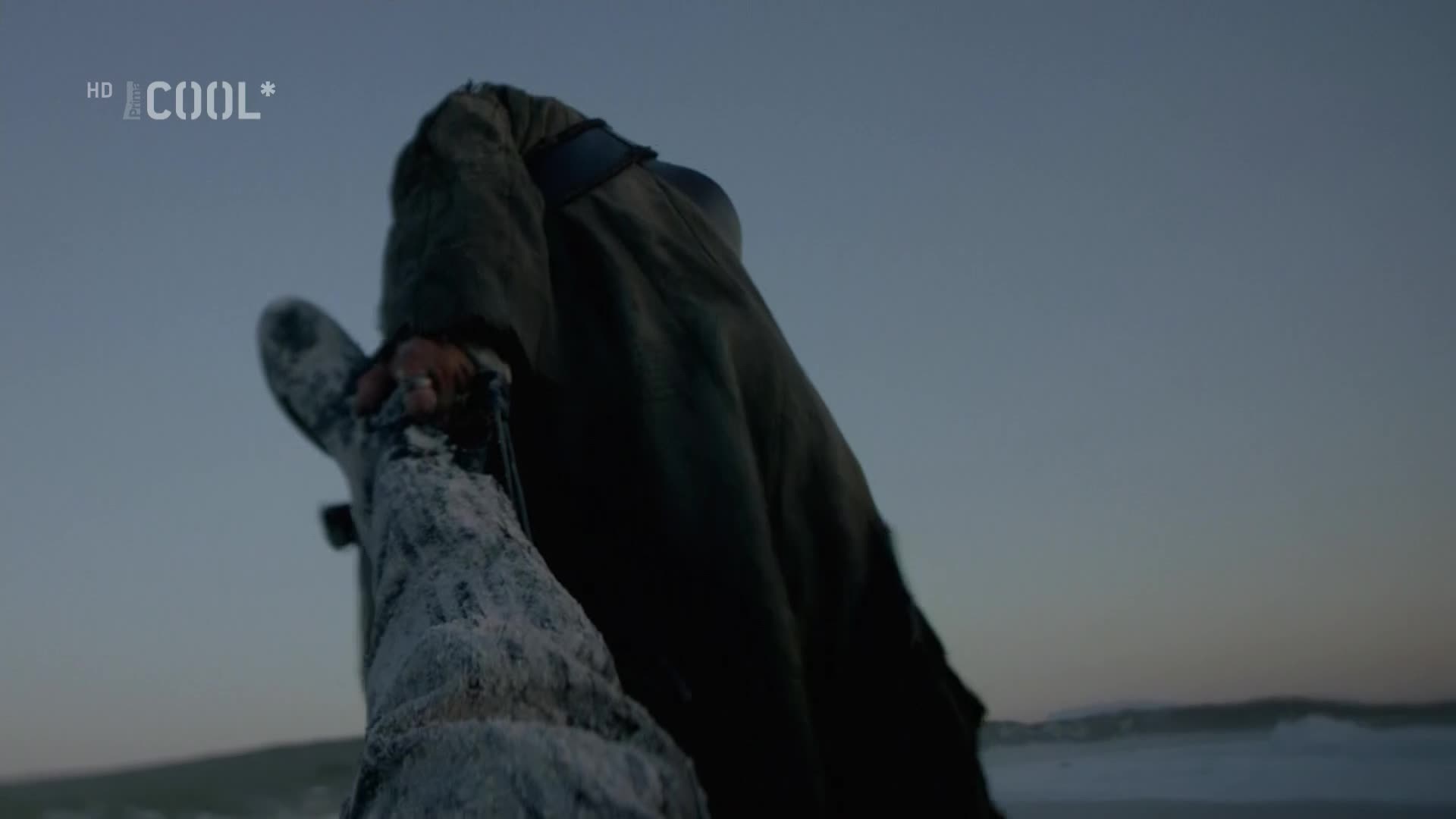 Pod cernou vlajkou S04E02 CZ dabing HD