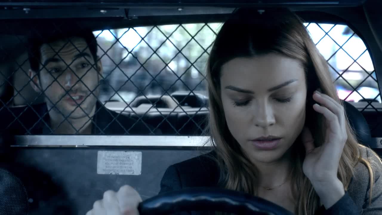 Lucifer  S01E01  Pilot CZtit
